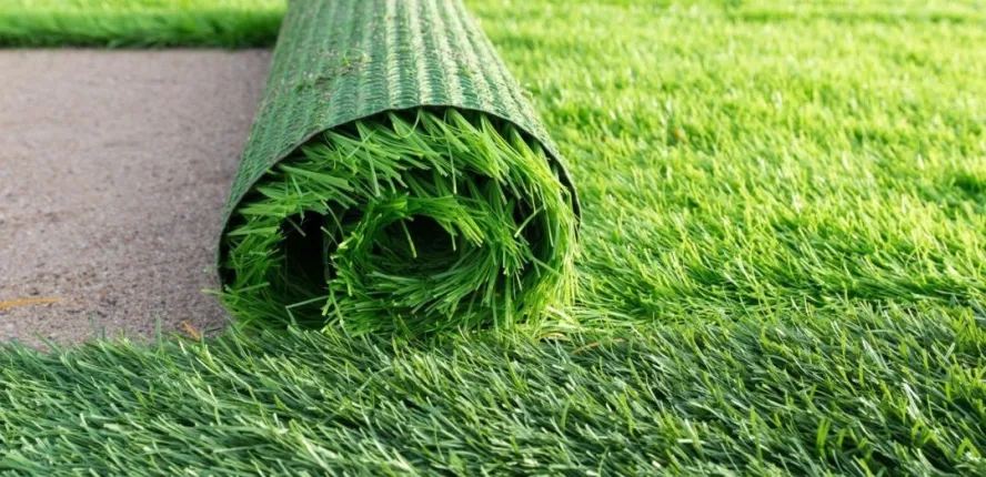 Advantages of artificial grass for gardens and terraces