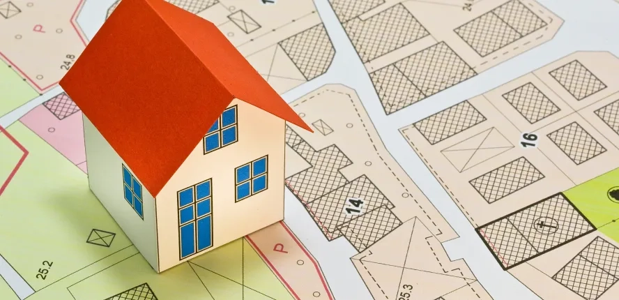 Licencia urbanística: qué permisos necesitas para urbanizar un suelo en España