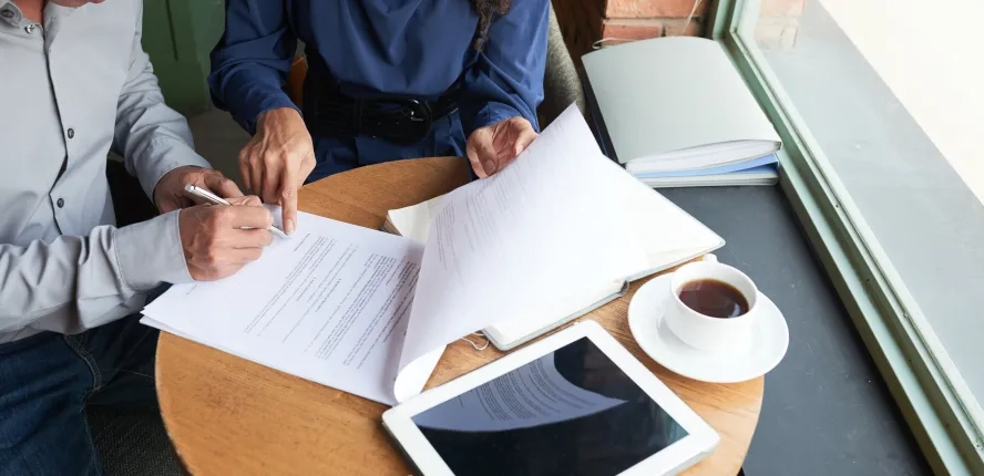 ¿Cuál es el procedimiento para convertir un local comercial en una vivienda?