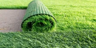 Opta por el césped artificial para jardines: ahorra agua, bajo mantenimiento, resistente al sol y duradero. Descubre más ventajas en nuestro blog. ¡Sigue nuestras tendencias!