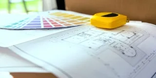 Enhance the value of your second-hand home with key renovations: fresh paint, renewed floors, optimal layout, modern kitchen and bathroom, efficient insulation, built-in wardrobes, and accessible home automation. Increase its value by 10-15%. Discover how on our real estate blog! #HomeRenovations #PropertyValue #HomeAutomation