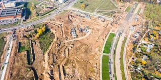 Descubre qué es el suelo no urbanizable, sus usos permitidos en agricultura, energías renovables, turismo rural y más. Consulta la oferta en Aliseda Inmobiliaria.

