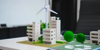 Descubre cómo la construcción sostenible revoluciona la industria con innovaciones, energías renovables y gestión eficiente para un menor impacto ambiental.