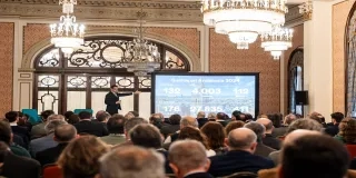 Descubre cómo el plan Suelos 4.0 de Aliseda acompaña a los promotores en el desarrollo de sus proyectos con financiación flexible, asesoramiento urbanístico y la mayor oferta de suelo en Andalucía.
