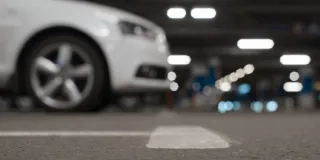 Descubre las ventajas de invertir en plazas de garaje: alta rentabilidad, bajo coste de entrada y liquidez rápida. Todo lo que debes saber antes de invertir.