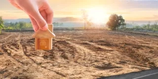 Descubre qué es un plan parcial, cómo afecta la compra de terrenos y por qué es clave para asegurar una inversión inmobiliaria con éxito.