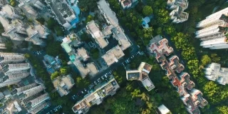Descubre cómo los suelos urbanos con zonas verdes mejoran la calidad de vida y por qué incrementan la rentabilidad de las inversiones inmobiliarias.