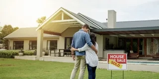 Vender una casa rápido es posible si se prepara correctamente el inmueble, se fija un precio adecuado y se utilizan los canales de promoción adecuados. En este artículo repasamos los consejos más eficaces para acelerar la venta de una vivienda sin complicaciones legales ni sorpresas de última hora.