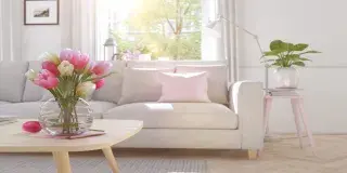 Actualiza tu hogar para la primavera con estos consejos de decoración: paletas cromáticas naturales, elementos artesanales, simplicidad y estampados florales. ¡Sigue las tendencias! #DecoraciónPrimaveral #TendenciasHogar