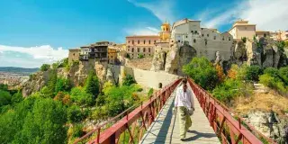 Te mostramos dónde vivir en España según tu estilo de vida: desde la energía urbana de Madrid hasta la tranquilidad costera de las Islas Baleares.