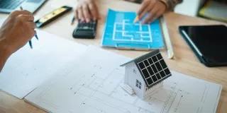 Descubre los 5 beneficios de la energía solar en viviendas residenciales, y aplica prácticas más sostenibles