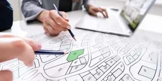 Descubre las diferencias clave entre valor catastral y valor de referencia. Aprende cómo afectan tus impuestos y por qué es esencial conocer ambos para planificar mejor.