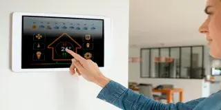Optimiza tu hogar con domótica para eficiencia y seguridad. Descubre sistemas inteligentes y electrodomésticos conectados en Aliseda. ¡Mejora tu calidad de vida hoy!